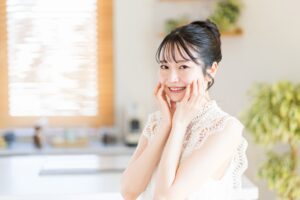 顔を触ってくる 付き合ってない